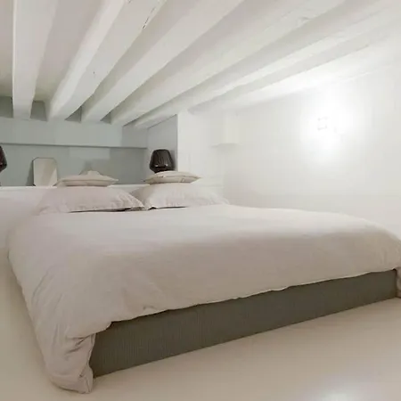 Appartamento Avec Beaux Volumes Coeur Du Marais Parigi